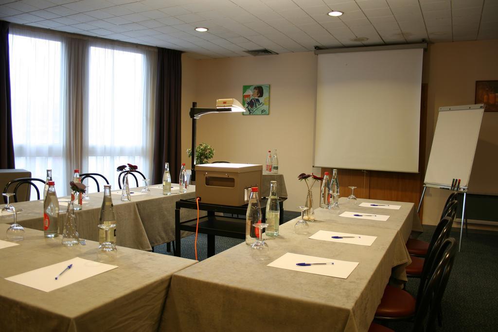 The Originals City, Hotel Le Forum, Strasbourg Nord Schiltigheim Facilidades foto